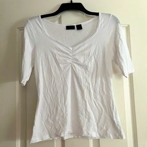 White short sleeve shirt. Size: M. Brand: Rachel Roy